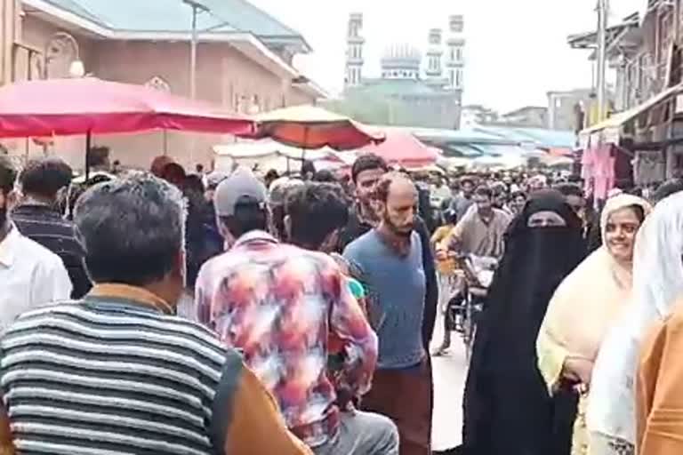 Rush in Shopian markets: پہاڑی ضلع شوپیاں میں عید کے موقع پر گہما گہمی