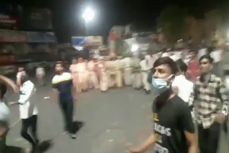 Stone pelting after Namaj at jalori gate