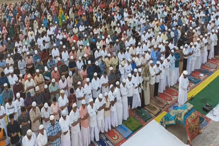 ரம்ஜான் பண்டிகை: உலக அமைதிக்காக இஸ்லாமியர்கள் சிறப்பு தொழுகை