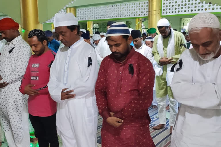 people offered eid prayers
