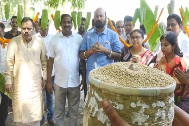 Akshaya Tritiya festival: ବିହନ ବୁଣିଲେ ଉପବାଚସ୍ପତି ରଜନୀକାନ୍ତ ସିଂ