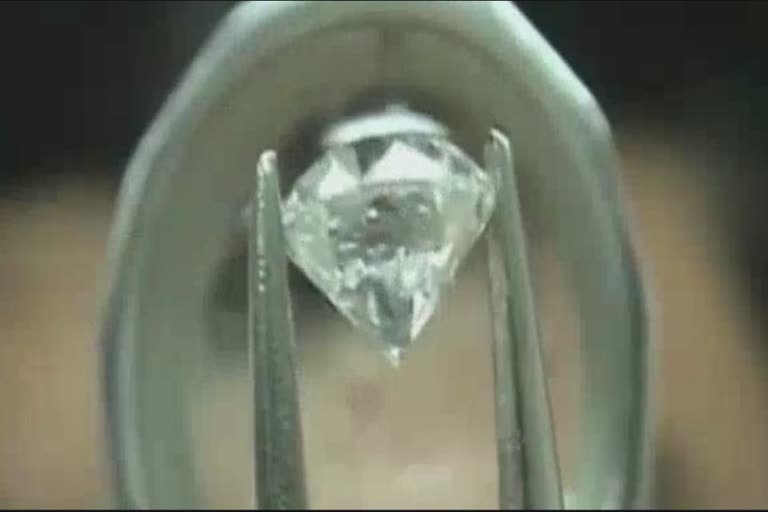 Surat Diamond Industry :  હવે અમેરિકાએ મૂકી નવી શરત, હીરાવેપારીઓમાં છવાઇ ચિંતા