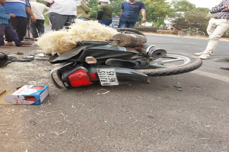 head on collision between two bikes