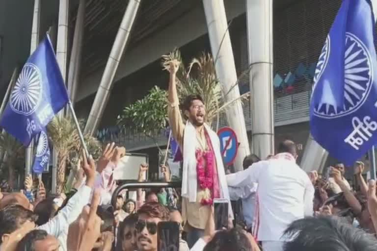 MLA Jignesh Mevani in Ahmedabad : એરપોર્ટ પર જિગ્નેશ મેવાણીએ પીએમ મોદીની ટીકા કરતાં શું કહ્યું?