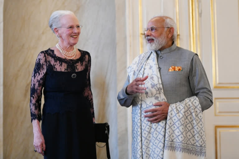 Modi meets Queen of Denmark  Modi at private dinner hosted by Danish Queen  Modi Mette Frederiksen meet  India Denmark relations  പ്രധാനമന്ത്രി നരേന്ദ്ര മോദിയുടെ യൂറോപ്യന്‍ സന്ദര്‍ശനം  നരേന്ദ്ര മോദി ഡെന്‍മാര്‍ക്ക് രാജ്ഞിയെ സന്ദര്‍ശിച്ചത്  ഡെന്‍മാര്‍ക്ക് ഇന്ത്യ സഹകരണം