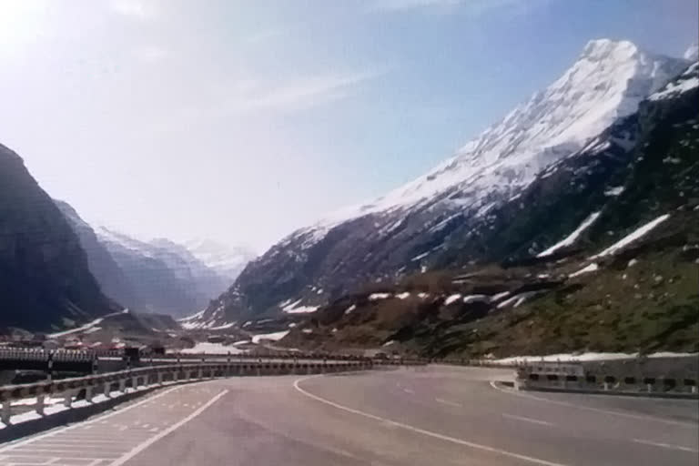 Manali Leh road closed