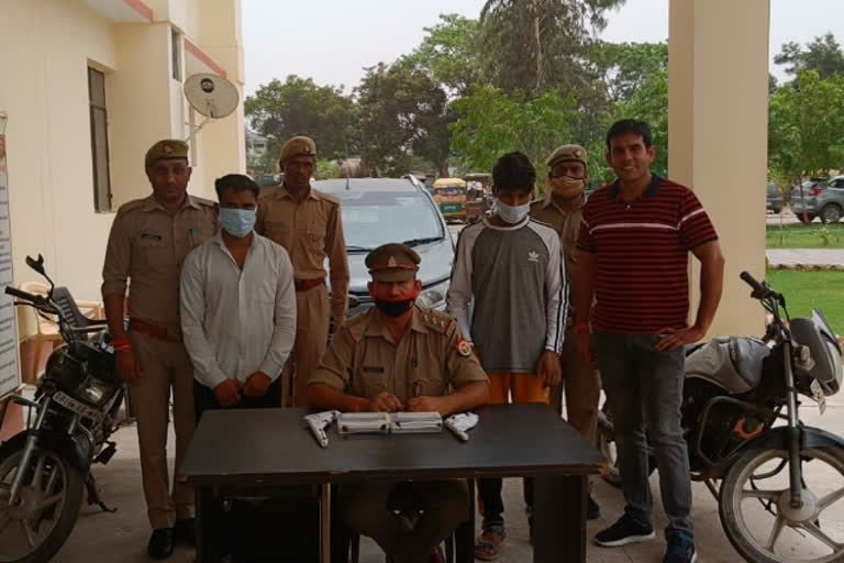 पुलिस की गिरफ्त में आरोपी