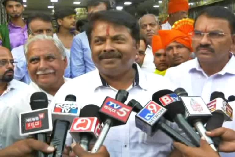 BJP MLA Abhay Patil reaction to cabinet expansion, Abhay Patil reaction on cabinet expansion in Belagavi, BJP MLA Abhay Patil news, Belagavi news, ಸಚಿವ ಸಂಪುಟ ವಿಸ್ತರಣೆಗೆ ಬಿಜೆಪಿ ಶಾಸಕ ಅಭಯ ಪಾಟೀಲ ವ್ಯಂಗ್ಯ, ಬೆಳಗಾವಿಯಲ್ಲಿ ಸಚಿವ ಸಂಪುಟ ವಿಸ್ತರಣೆ ಬಗ್ಗೆ ಅಭಯ ಪಾಟೀಲ ಪ್ರತಿಕ್ರಿಯೆ, ಬಿಜೆಪಿ ಶಾಸಕ ಅಭಯ ಪಾಟೀಲ ಸುದ್ದಿ, ಬೆಳಗಾವಿ ಸುದ್ದಿ,