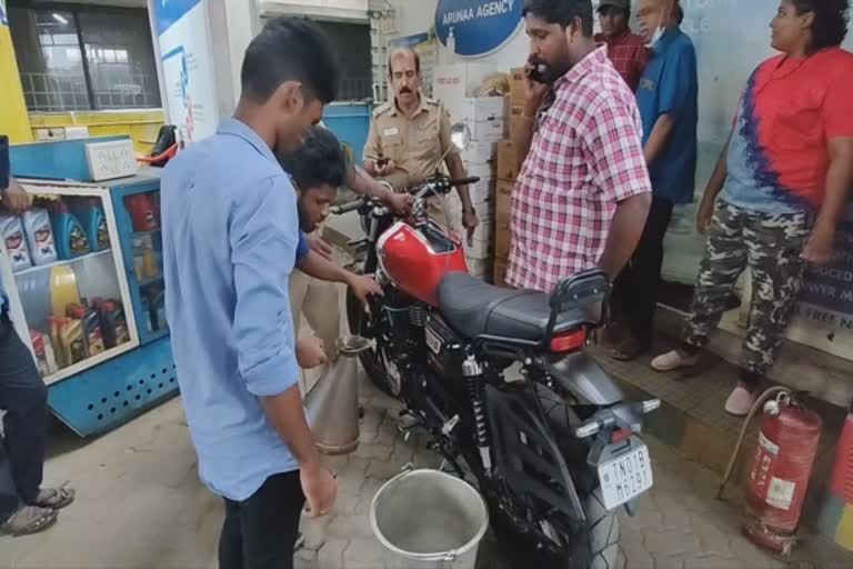 Customer complains that he was charged for filling 18 liters of petrol in a 15 liter tank