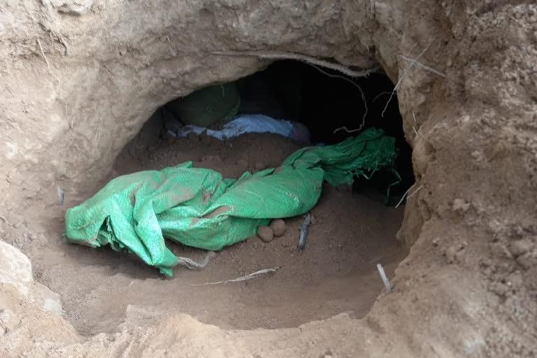 Jammu and Kashmir  Samba area  Border Security Force  High security in Jammu Samba area after detection of suspected tunnel  Jaish-e-Mohammad  Sunjwan area of Jammu  Director General of Police Dilbag Singh  BSF found tunnel in Samba of Jammu and Kashmir  High security in Jammu and Kashmir Samba  ജമ്മുവിലെ സാംബ മേഖലയിൽ തുരങ്കം കണ്ടെത്തി  ജമ്മു കശ്‌മീർ സാംബ തുരങ്കം  സാംബ മേഖലയിൽ സുരക്ഷ ശക്തമാക്കി ബിഎസ്എഫ്  സുരക്ഷ ശക്തമാക്കി അതിർത്തി സുരക്ഷാസേന  സാംബ മേഖലയിൽ പാക് തുരങ്കം