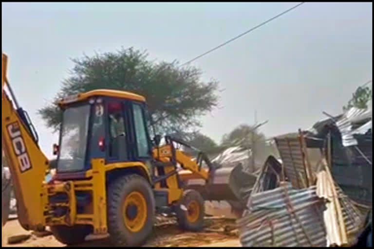 Bulldozers run on Saraswati Kunj illegal slums