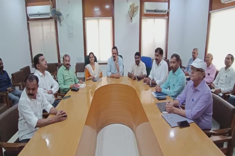 Jitu Vaghani Review Meeting : ભાજપ કાર્યાલય પર શિક્ષણપ્રધાને કઇ બાબતોની સમીક્ષા કરી લીધી?