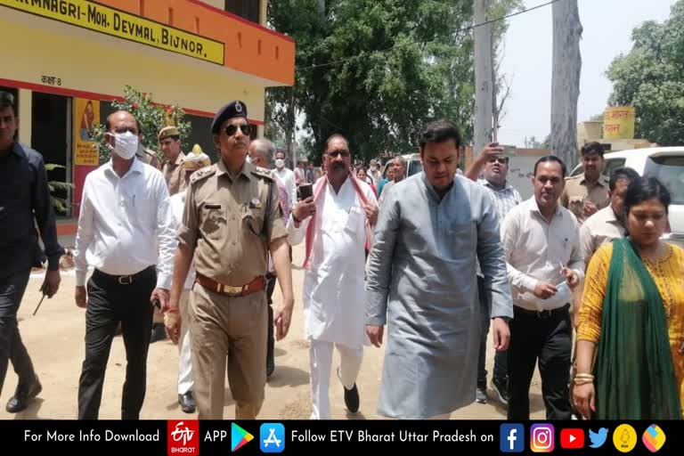 बिजनौर जिले के दौरे पर पहुंचे प्रभारी मंत्री संदीप सिंह