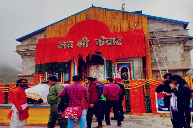 Kedarnath temple decorated with 12 quintals of flowers