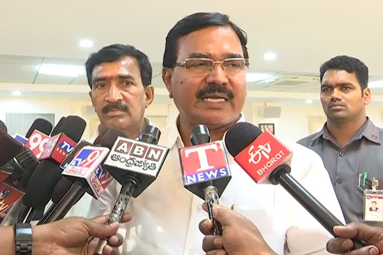 trs leaders comments on rahulgandhi meeting in warangal