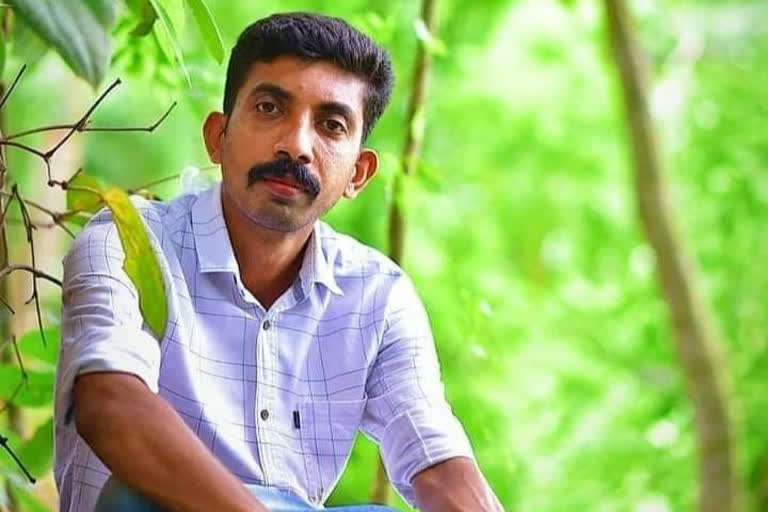 civil police officer commits suicide  neyyattinkara civil police officer suicide  police officer suicide in trivandrum  സിവില്‍ പോലീസുദ്യോഗസ്ഥന്‍ തൂങ്ങിമരിച്ച നിലയില്‍  പോലീസുദ്യോഗസ്ഥന്‍ തൂങ്ങി മരിച്ചു തിരുവനന്തപുരം  പോലീസുകാരന്‍ തൂങ്ങിമരിച്ച നിലയില്‍