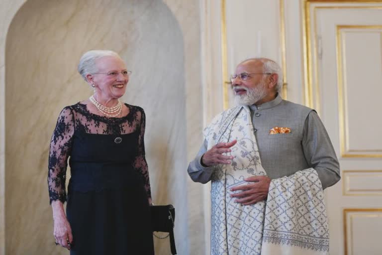 PM Modi Gift to Queen : પીએમ મોદીએ ડેનમાર્કની રાણીને જે આર્ટ પીસ ભેટમાં આપ્યું તેની કળાકારીગરી વિશે જાણો છો?
