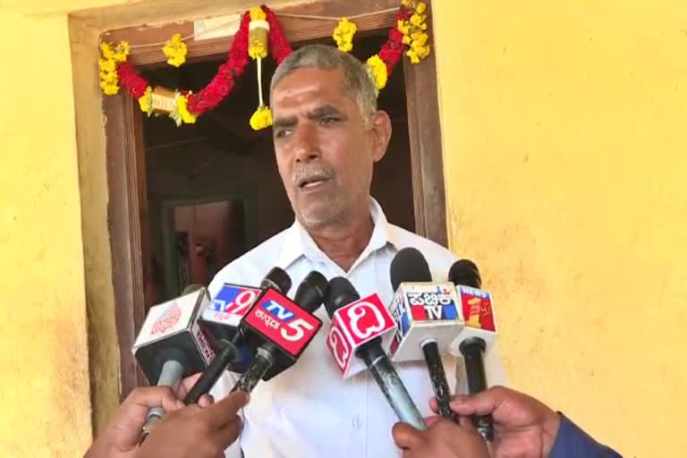 Aswatha Narayana relative Nagesh Gowda, Nagesh Gowda father spark on Siddaramaiah, Nagesh Gowda father Sobbagayya, Tumkur news, PSI scam news, ಅಶ್ವತ್ಥ್​ ನಾರಾಯಣ್​ ಸಂಬಂಧಿ ನಾಗೇಶ್ ಗೌಡ, ಸಿದ್ದರಾಮಯ್ಯ ವಿರುದ್ಧ ನಾಗೇಶ್ ಗೌಡ ತಂದೆ ಕಿಡಿ, ನಾಗೇಶ್ ಗೌಡ ತಂದೆ ಸೋಬ್ಬಗಯ್ಯ, ತುಮಕೂರು ಸುದ್ದಿ, ಪಿಎಸ್​ಐ ಹಗರಣ ಸುದ್ದಿ,