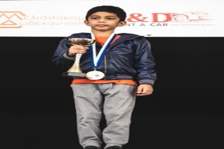 Chess Under-8  Ashwath Kaushik  अश्वथ कौशिक  शतरंज अंडर-8 खिताब  शतरंज  खेल समाचार  युवा चैंपियनशिप 2022  एफआईडीई कैलेंडर  Chess  Sports News  Youth Championship 2022  FIDE Calendar