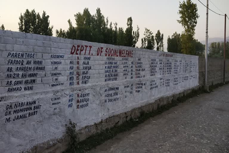 social-welfare-department-kashmir-writes-names-of-widow-on-srinagar-walls-who-get-benefitted-with-dept-schemes