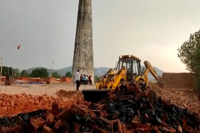 administration-run-bulldozer-on-illegal-brick-kiln-in-gumla