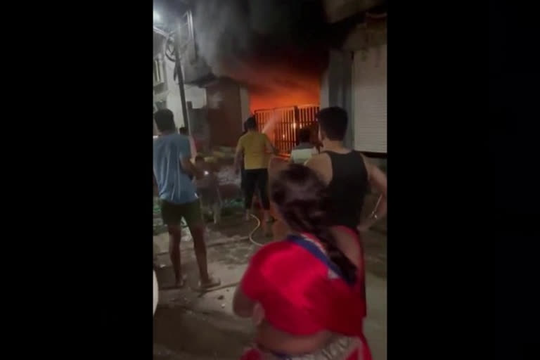 7 charred to death after fire breaks out in Indore residential building