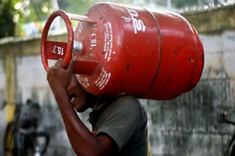 Domestic LPG Cylinder Price crosses 1000