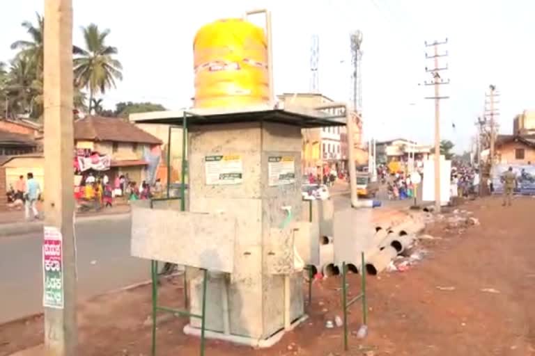 Toilet made by things made up of tetra packs