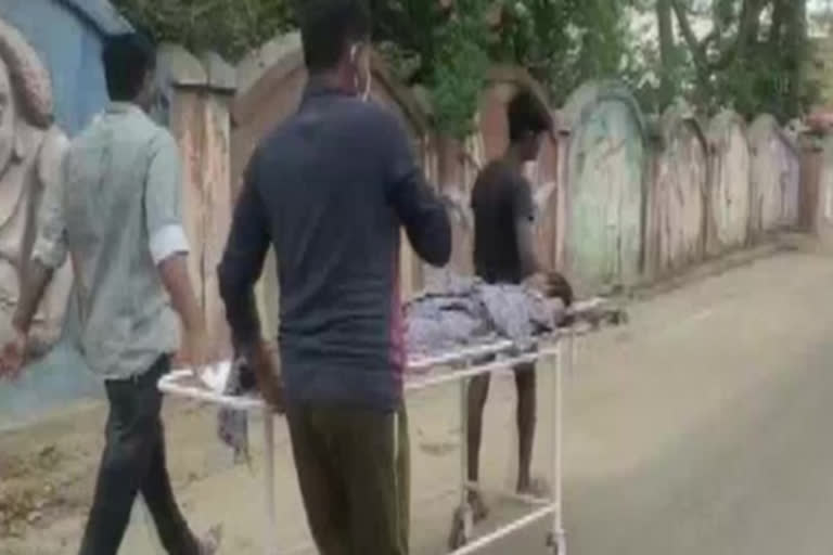 Kin carry patient on stretcher to doctor's house as he is absent at C'garh hospital