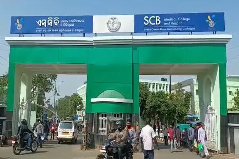 SCB କାଜୁଆଲଟିରେ ପଡିଛି ମୃତଦେହ, ମିଳିପାରୁନି ପରିଚୟ