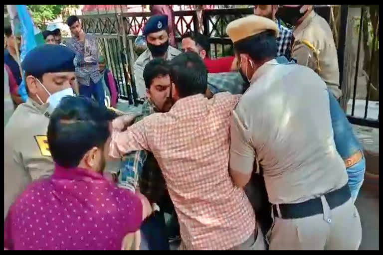Fight between NSUI and Shimla police
