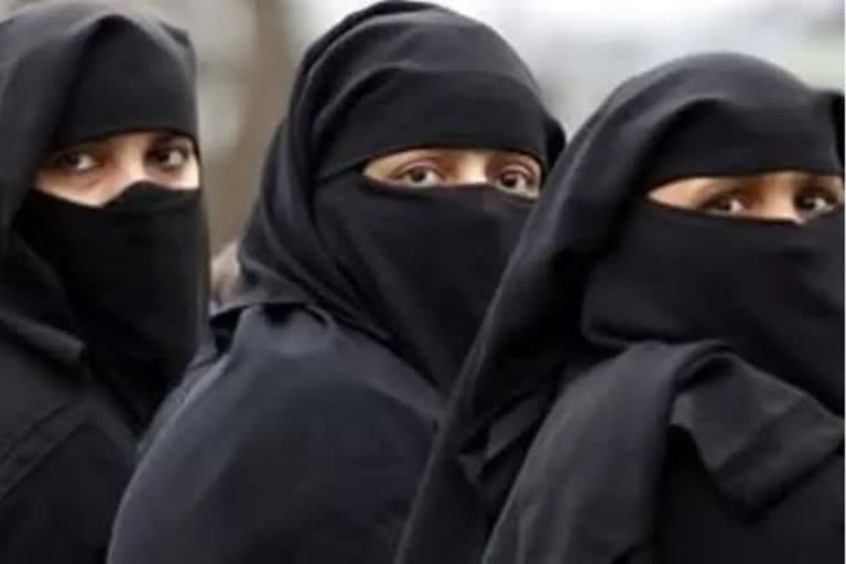 order for women to wear burqa