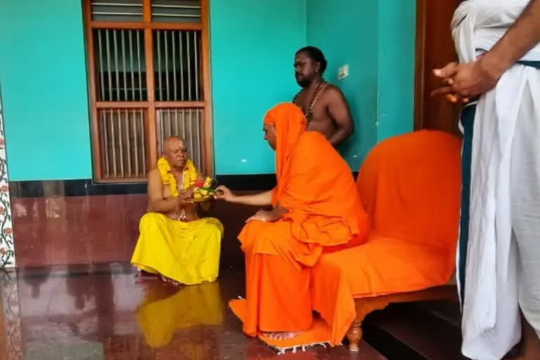 Former Karnataka minister B J Puttaswamy takes monastic vow renamed Sri Purnananda Puri Swami