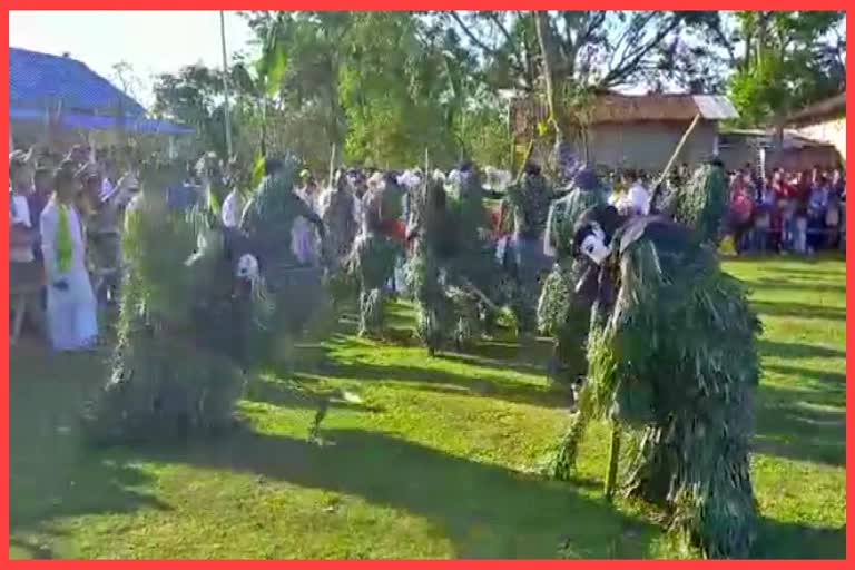 traditional-bohuwa-dance-held-at-khowang-in-dibrugarh