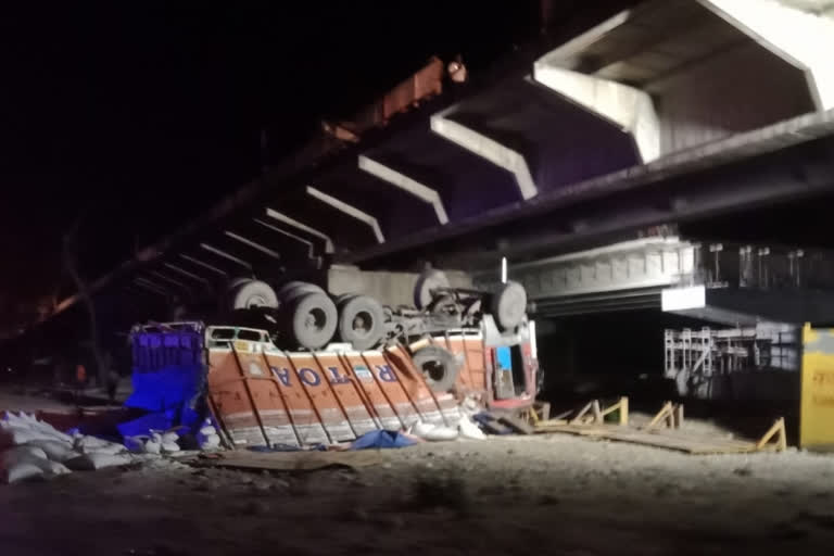 truck fell down from Chandi Ghat bridge