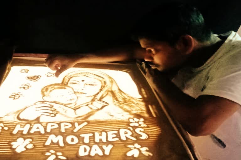 International Mother's Day:ସ୍ୟାଣ୍ଡ ଆନିମେସନରେ ଶୁଭେଚ୍ଛା