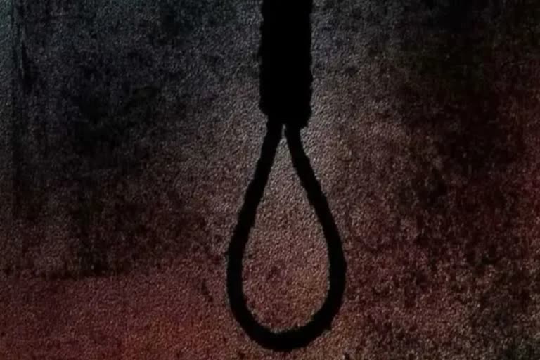 14 year old girl committed suicide  girl committed suicide  പതിനാലുകാരി വീടിനുള്ളിൽ തൂങ്ങി മരിച്ച നിലയിൽ  സ്‌കൂൾ വിദ്യാർത്ഥിനി ആത്മഹത്യ ചെയ്‌തു  തിരുവനന്തപുരത്ത് പെൺകുട്ടി ആത്മഹത്യ ചെയ്‌തു