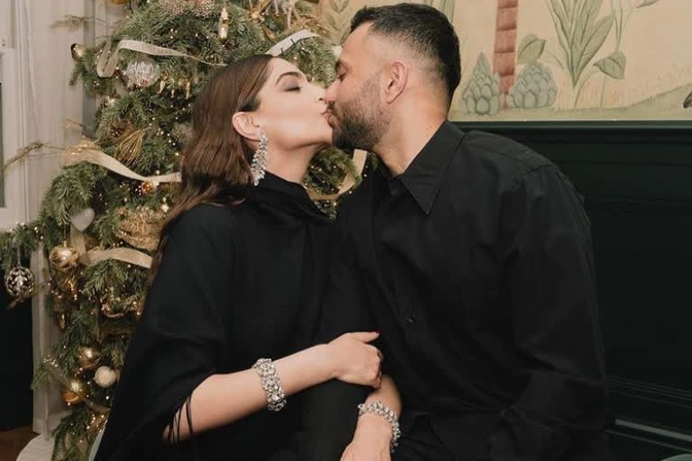 Sonam Kapoor posts lip-lock pic with Anand Ahuja on 4th anniversary