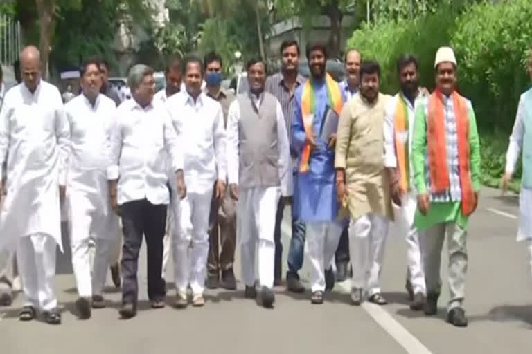 Telangana BJP delegation meets Governor