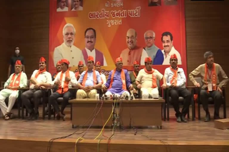 About 500 doctors join BJP in Gujarat