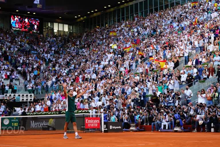 Madrid Open  Carlos Alcaraz  Alexander Zverev  Carlos Alcaraz beats Alexander Zverev  മാഡ്രിഡ് ഓപ്പൺ  മാഡ്രിഡ് ഓപ്പൺ കിരീടം കാർലോസ് അൽകാരസ്  കാർലോസ് അൽകാരസ്  അലക്‌സാണ്ടര്‍ സ്വരേവ്