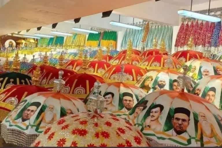 Savarkar's image in Thrissur Pooram umbrella sparks controversy