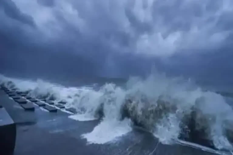 severe-cyclone-asani-raging-in-bay-of-bengal-expected-to-weaken-without-landfall