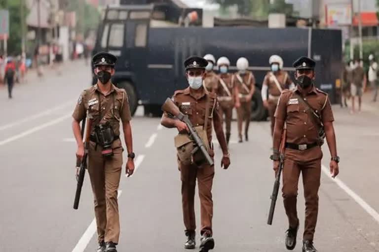 Sri Lanka imposes nationwide curfew; deploys army in Colombo  ശ്രീലങ്കയിൽ രാജ്യവ്യാപക കർഫ്യൂ  ശ്രീലങ്കയിൽ കർഫ്യൂ ഏർപ്പെടുത്തി  കൊളംബോയിൽ സൈന്യത്തെ വിന്യസിച്ചു  ശ്രീലങ്കയിൽ സംഘർഷം  ശ്രീലങ്ക സാമ്പത്തിക പ്രതിസന്ധി  പ്രധാനമന്ത്രി മഹിന്ദ രാജപക്‌സെ  പ്രസിഡന്‍റ് ഗോതബായ രാജപക്‌സെ  Sri Lanka imposes nationwide curfew  Sri Lanka deploys army in Colombo