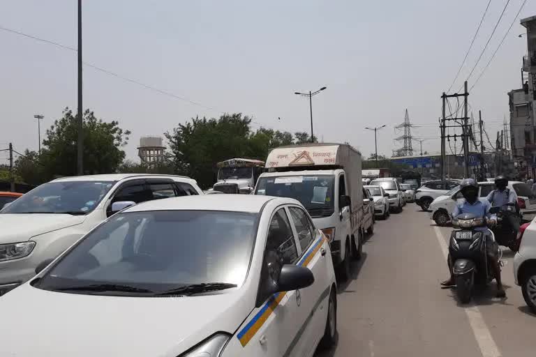 delhi-noida-road-jam-during-action-against-encroachment-in-shaheen-bagh