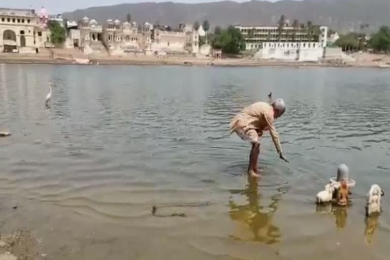 Decreasing water level of Pushkar Sarovar