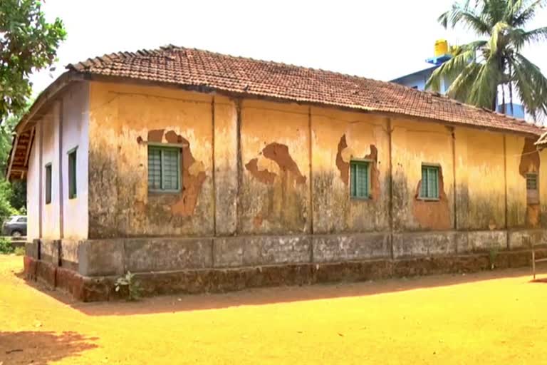 Govt school building in dilapidated condition in Uttara Kannada