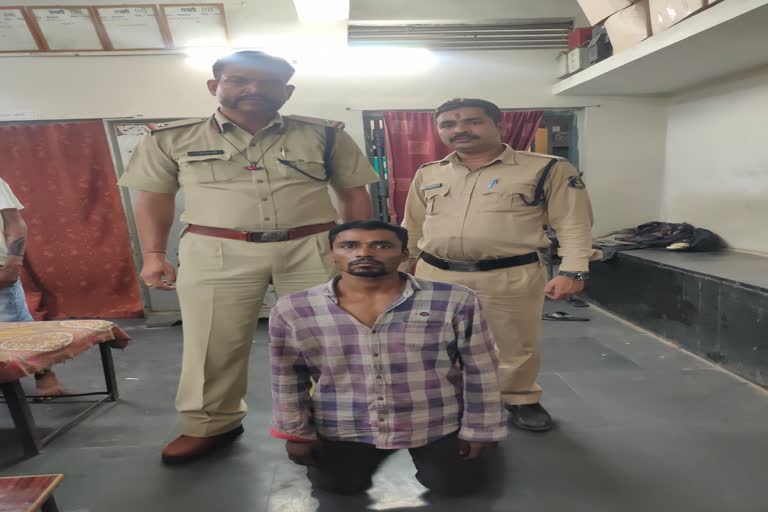 Moudhapara police arrested absconding prisoner