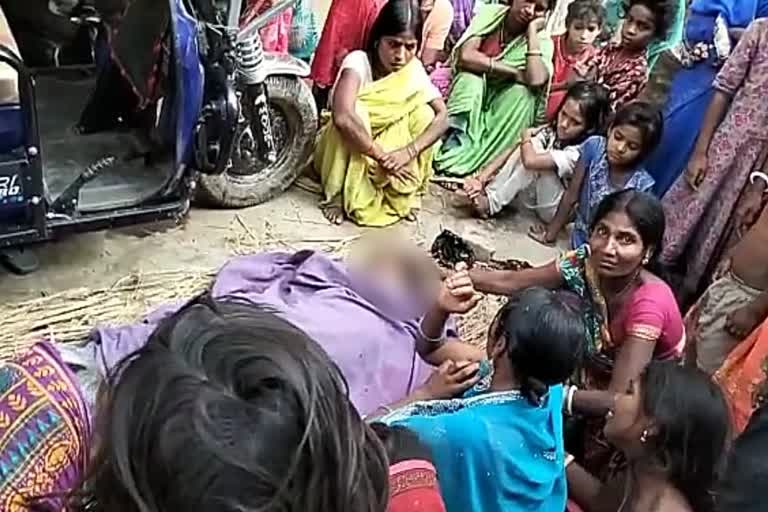 बालू की धसान में दबने से महिला की मौत