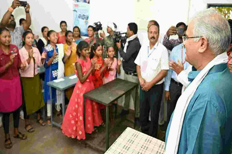 CM Bhupesh Baghel met children in Lundra